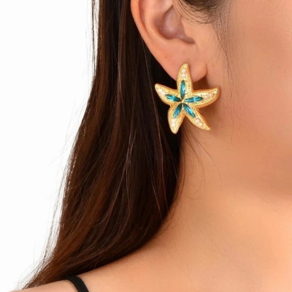 NWT Elegant Gold and Blue Starfish Earrings Set
